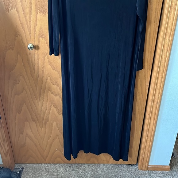 Long-sleeved black dress - Picture 2 of 3